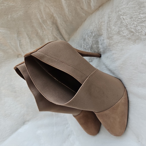 Jessica Simpsons Ankle Boots - Picture 2 of 4